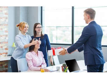 Những món quà tặng sinh nhật Sếp nữ vô cùng ý nghĩa và độc đáo